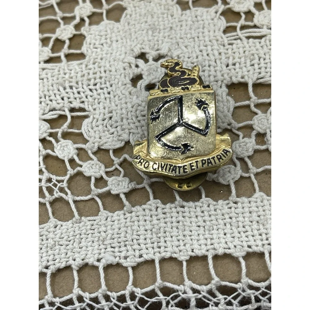 200th Air Defense Artillery Unit Crest Pro Civitate Et Patria Lapel Hat Pin